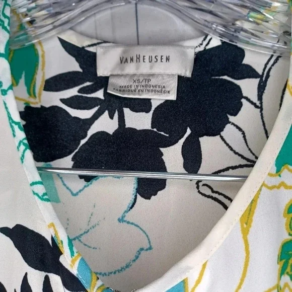 Van Heusen preppy sleeveless floral top - Picture 2 of 8